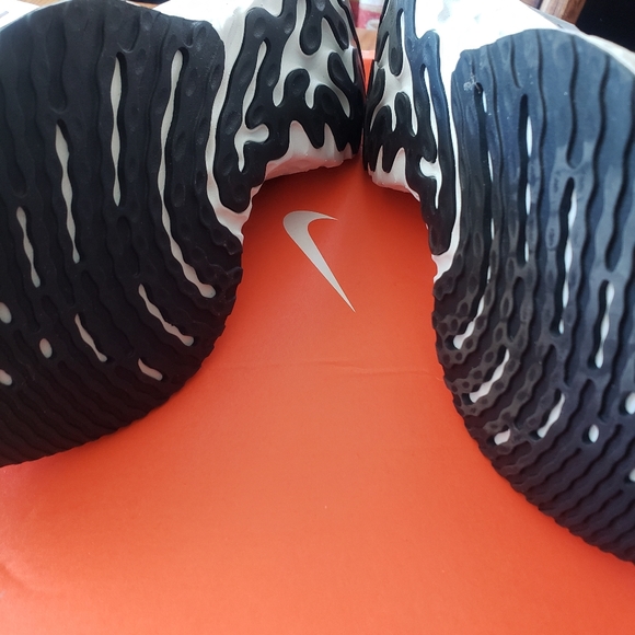 Nike React Infinity Run Flyknit M7.5 - Picture 8 of 8